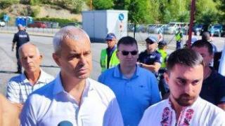 Полицията спря Костадинов и Тодор Батков - син да блокират пътя към Гърция